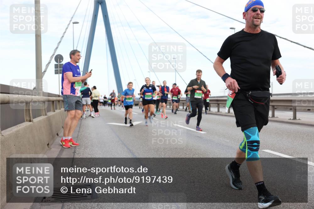 03.10.2025 - Köhlbrandbrückenlauf Lena Gebhardt http://msf.ph/oto/9197439 03.10.2025 15:31:19 Position 1  meine-sportfotos.de