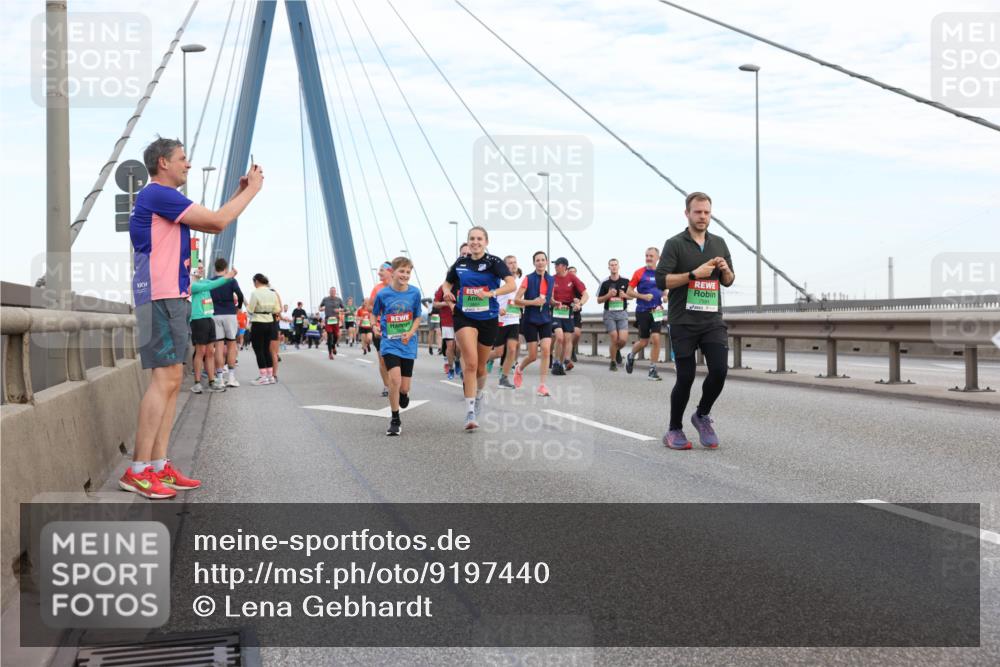 03.10.2025 - Köhlbrandbrückenlauf Lena Gebhardt http://msf.ph/oto/9197440 03.10.2025 15:31:19 Position 1  meine-sportfotos.de