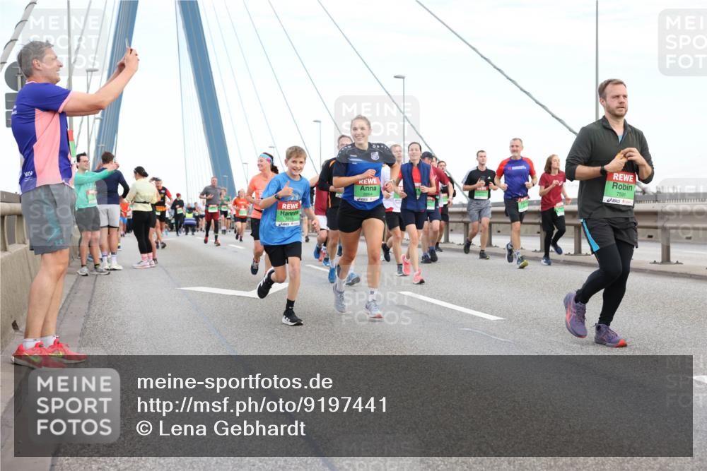 03.10.2025 - Köhlbrandbrückenlauf Lena Gebhardt http://msf.ph/oto/9197441 03.10.2025 15:31:20 Position 1 8864, 7591 meine-sportfotos.de