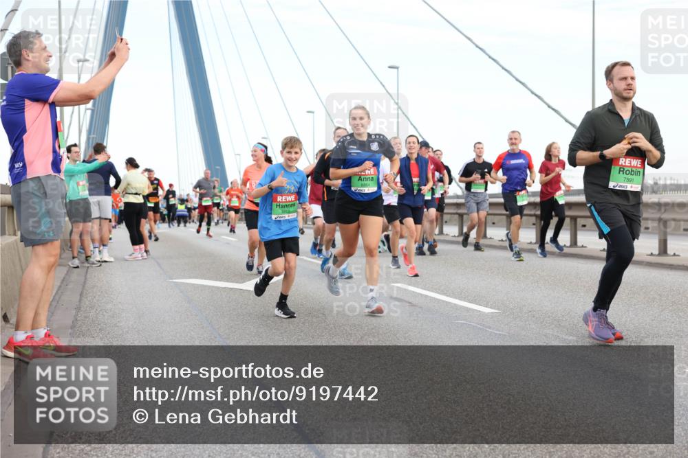 03.10.2025 - Köhlbrandbrückenlauf Lena Gebhardt http://msf.ph/oto/9197442 03.10.2025 15:31:20 Position 1 8864, 7591 meine-sportfotos.de