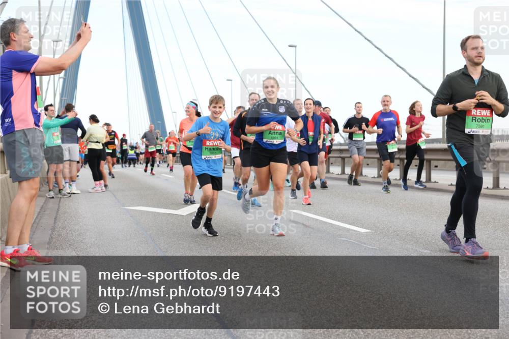 03.10.2025 - Köhlbrandbrückenlauf Lena Gebhardt http://msf.ph/oto/9197443 03.10.2025 15:31:20 Position 1 8864, 7591 meine-sportfotos.de