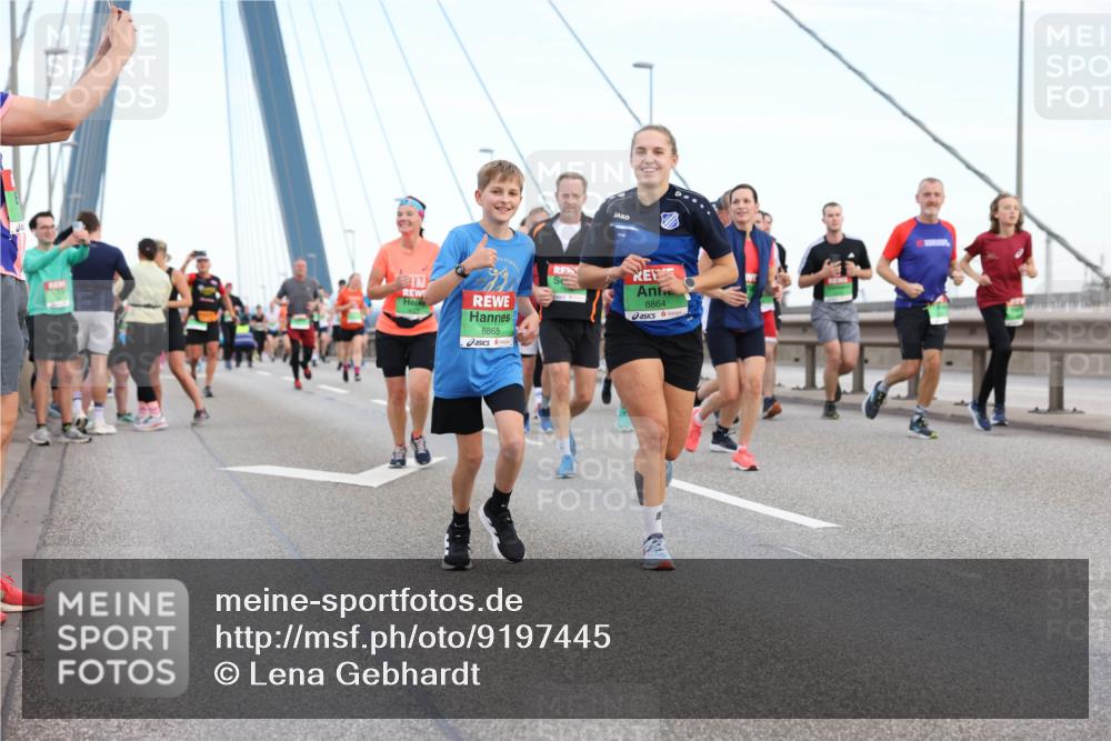 03.10.2025 - Köhlbrandbrückenlauf Lena Gebhardt http://msf.ph/oto/9197445 03.10.2025 15:31:20 Position 1 8865, 8864 meine-sportfotos.de