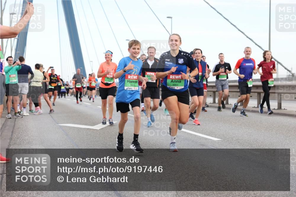 03.10.2025 - Köhlbrandbrückenlauf Lena Gebhardt http://msf.ph/oto/9197446 03.10.2025 15:31:20 Position 1 8865, 8864 meine-sportfotos.de