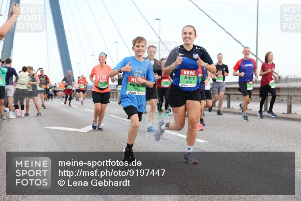 03.10.2025 - Köhlbrandbrückenlauf Lena Gebhardt http://msf.ph/oto/9197447 03.10.2025 15:31:20 Position 1 8865, 8864 meine-sportfotos.de