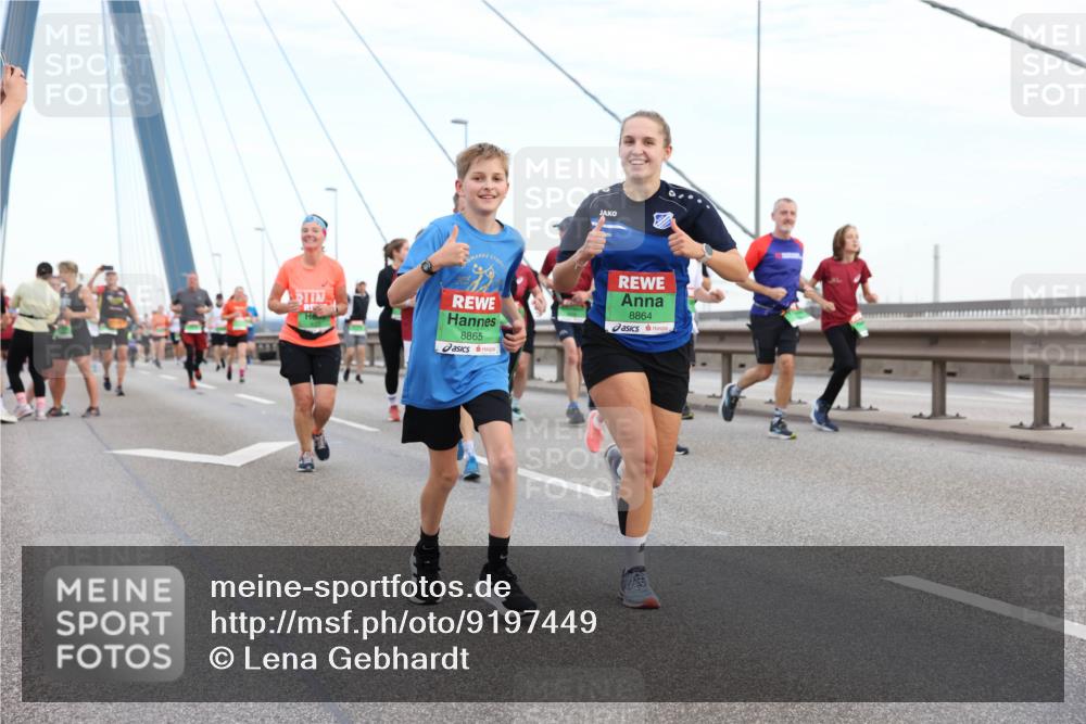 03.10.2025 - Köhlbrandbrückenlauf Lena Gebhardt http://msf.ph/oto/9197449 03.10.2025 15:31:21 Position 1 8865, 8864 meine-sportfotos.de