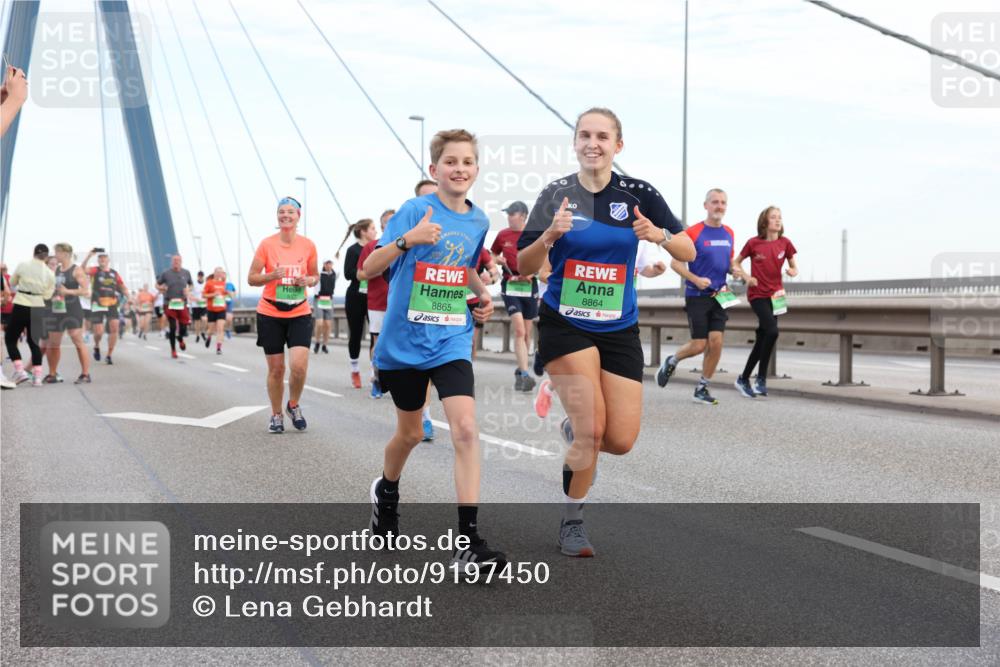 03.10.2025 - Köhlbrandbrückenlauf Lena Gebhardt http://msf.ph/oto/9197450 03.10.2025 15:31:21 Position 1 8865, 8864 meine-sportfotos.de