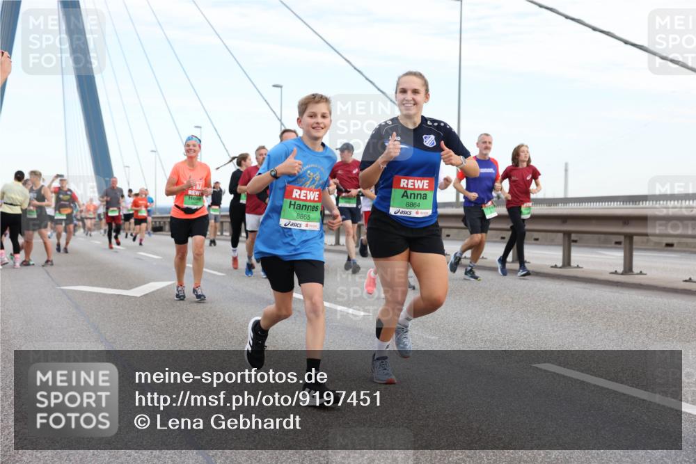 03.10.2025 - Köhlbrandbrückenlauf Lena Gebhardt http://msf.ph/oto/9197451 03.10.2025 15:31:21 Position 1 8865, 8864 meine-sportfotos.de