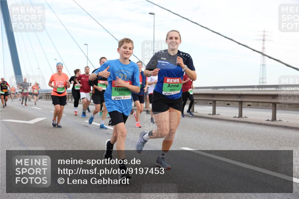 03.10.2025 - Köhlbrandbrückenlauf Lena Gebhardt http://msf.ph/oto/9197453 03.10.2025 15:31:21 Position 1 8865, 8864 meine-sportfotos.de