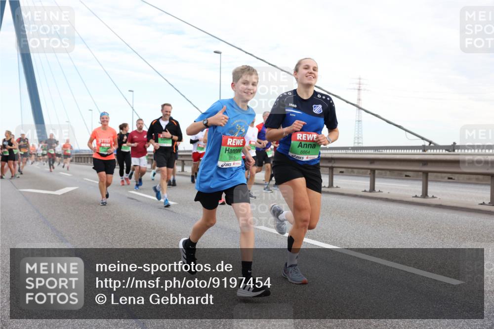 03.10.2025 - Köhlbrandbrückenlauf Lena Gebhardt http://msf.ph/oto/9197454 03.10.2025 15:31:21 Position 1 8865, 8864 meine-sportfotos.de