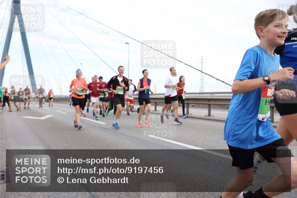 03.10.2025 - Köhlbrandbrückenlauf Lena Gebhardt http://msf.ph/oto/9197456 03.10.2025 15:31:22 Position 1  meine-sportfotos.de