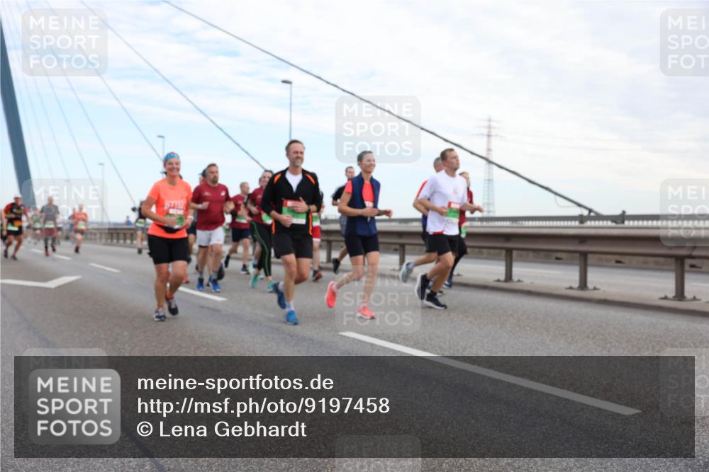 03.10.2025 - Köhlbrandbrückenlauf Lena Gebhardt http://msf.ph/oto/9197458 03.10.2025 15:31:22 Position 1  meine-sportfotos.de