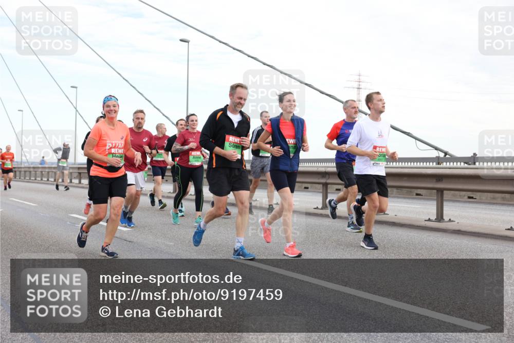 03.10.2025 - Köhlbrandbrückenlauf Lena Gebhardt http://msf.ph/oto/9197459 03.10.2025 15:31:23 Position 1  meine-sportfotos.de