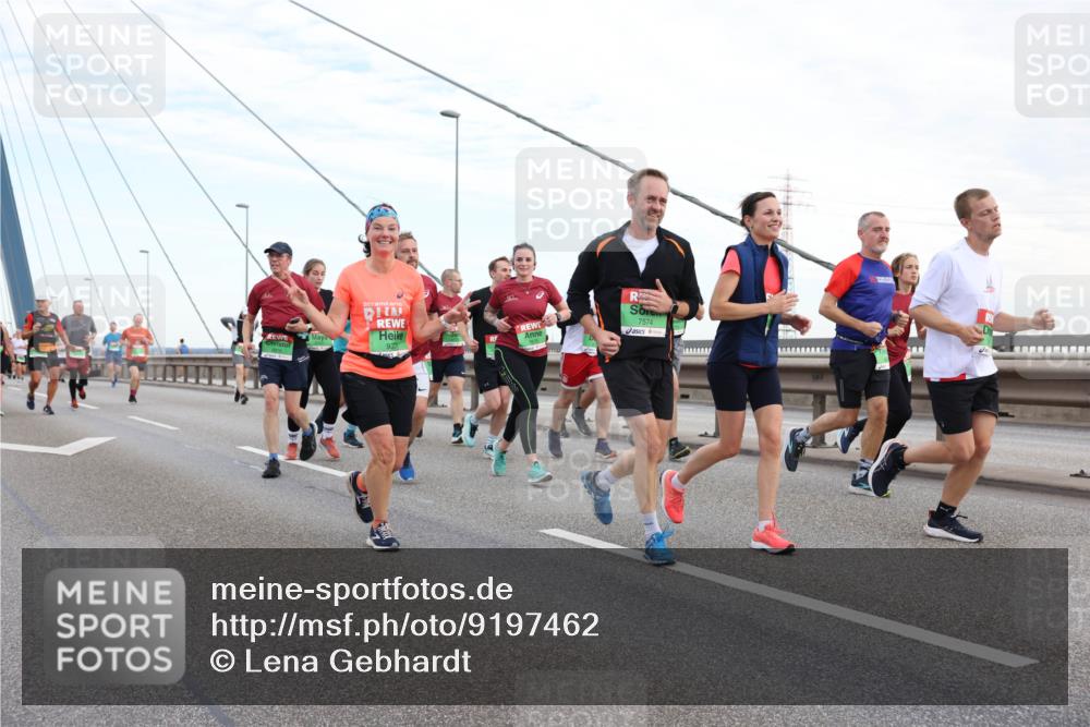 03.10.2025 - Köhlbrandbrückenlauf Lena Gebhardt http://msf.ph/oto/9197462 03.10.2025 15:31:23 Position 1 9332, 7574 meine-sportfotos.de