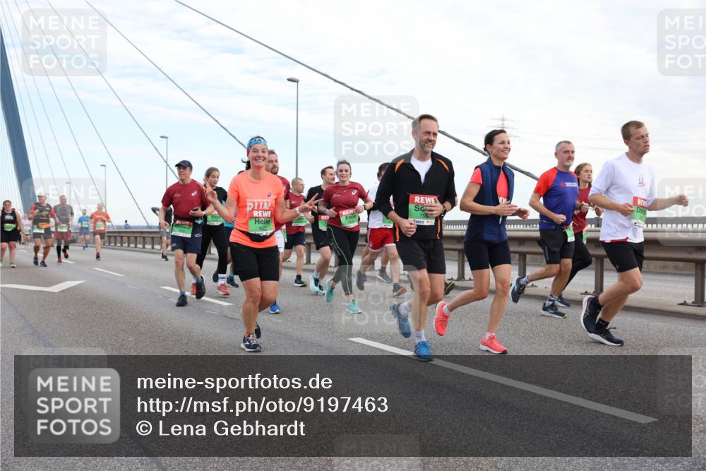 03.10.2025 - Köhlbrandbrückenlauf Lena Gebhardt http://msf.ph/oto/9197463 03.10.2025 15:31:23 Position 1 933 meine-sportfotos.de