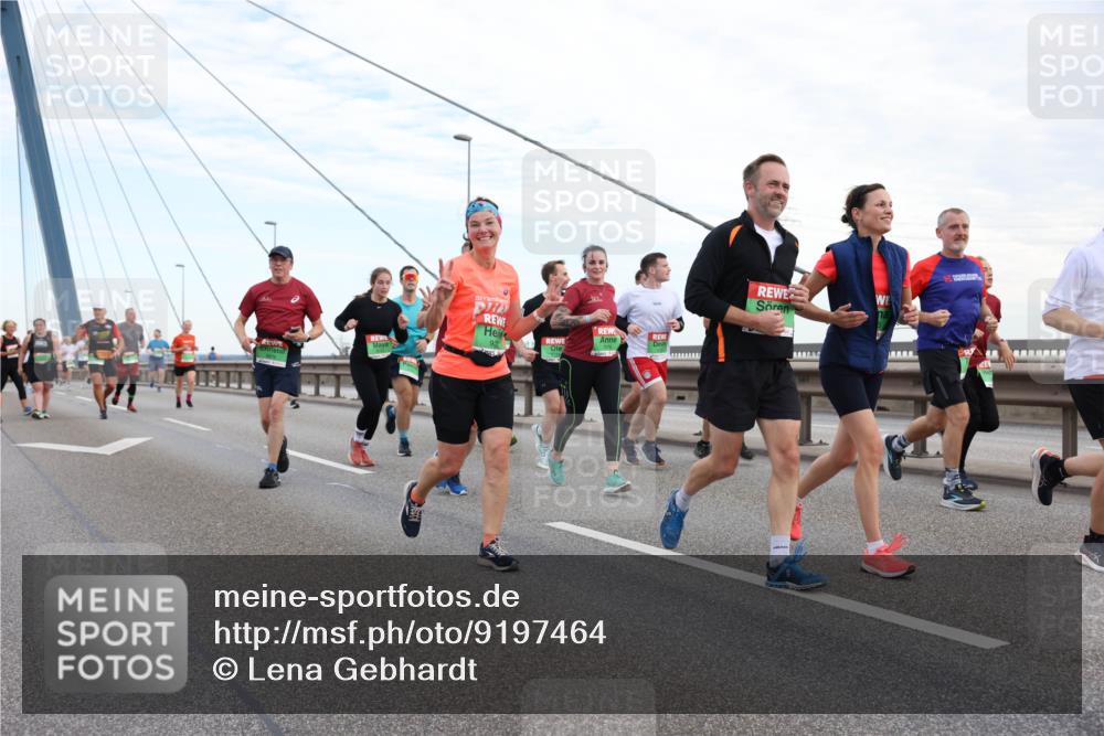 03.10.2025 - Köhlbrandbrückenlauf Lena Gebhardt http://msf.ph/oto/9197464 03.10.2025 15:31:23 Position 1 93 meine-sportfotos.de