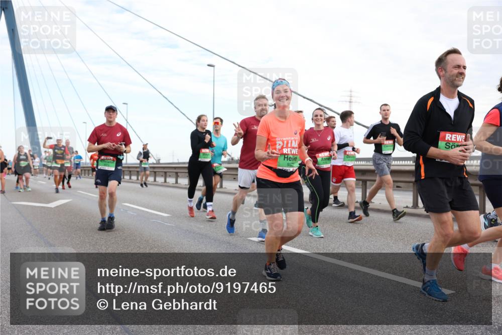03.10.2025 - Köhlbrandbrückenlauf Lena Gebhardt http://msf.ph/oto/9197465 03.10.2025 15:31:24 Position 1 933 meine-sportfotos.de