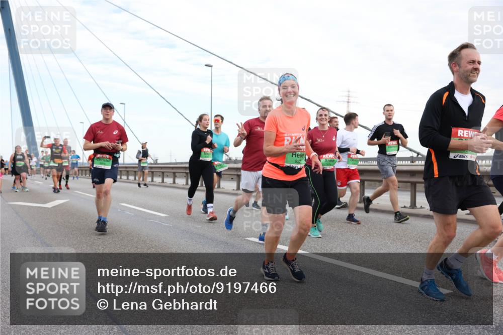 03.10.2025 - Köhlbrandbrückenlauf Lena Gebhardt http://msf.ph/oto/9197466 03.10.2025 15:31:24 Position 1 933 meine-sportfotos.de
