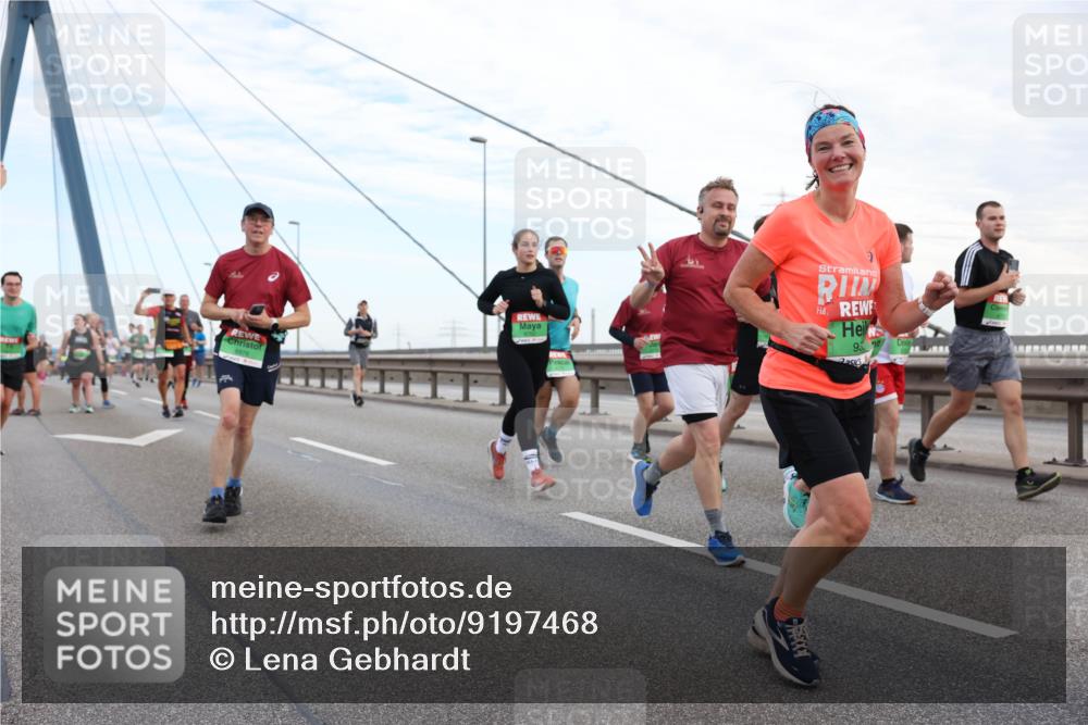 03.10.2025 - Köhlbrandbrückenlauf Lena Gebhardt http://msf.ph/oto/9197468 03.10.2025 15:31:24 Position 1 9 meine-sportfotos.de