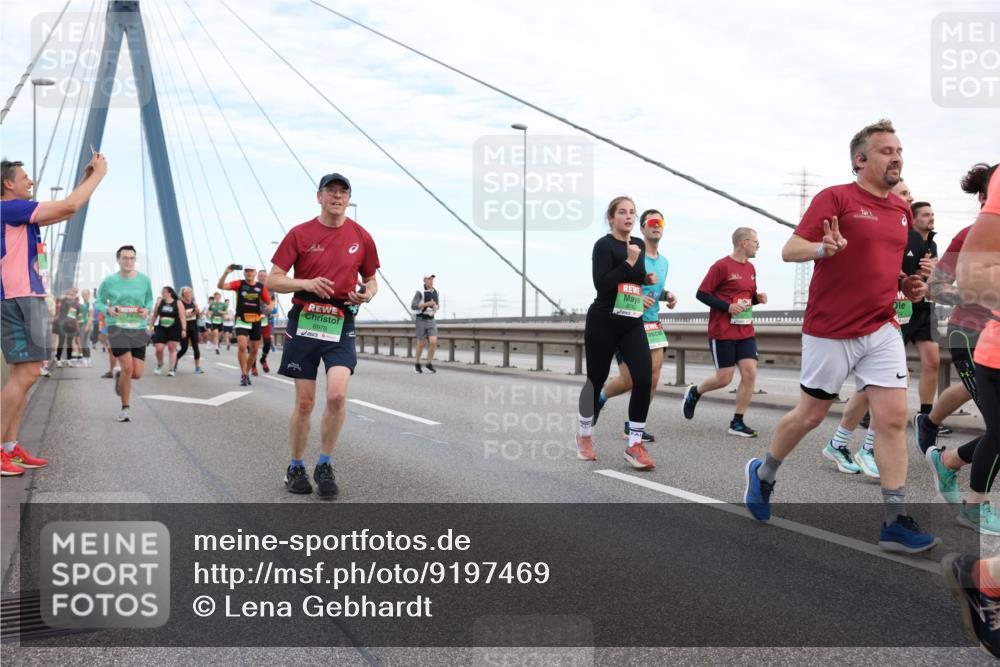 03.10.2025 - Köhlbrandbrückenlauf Lena Gebhardt http://msf.ph/oto/9197469 03.10.2025 15:31:25 Position 1 8978 meine-sportfotos.de