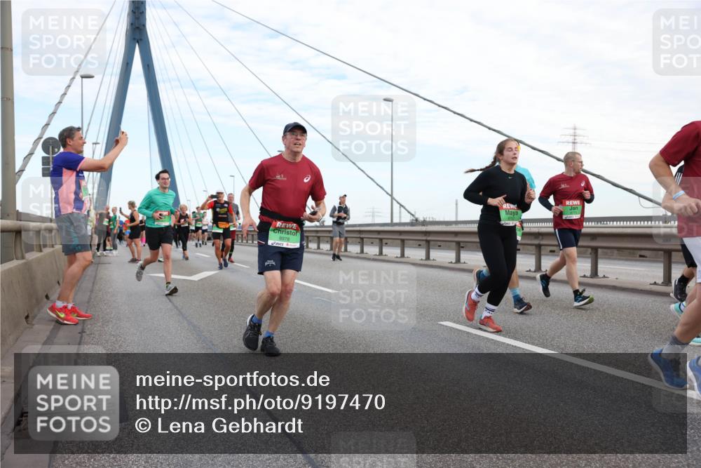 03.10.2025 - Köhlbrandbrückenlauf Lena Gebhardt http://msf.ph/oto/9197470 03.10.2025 15:31:25 Position 1 8978 meine-sportfotos.de