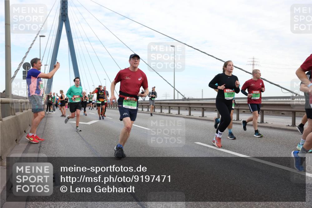 03.10.2025 - Köhlbrandbrückenlauf Lena Gebhardt http://msf.ph/oto/9197471 03.10.2025 15:31:25 Position 1 8978 meine-sportfotos.de