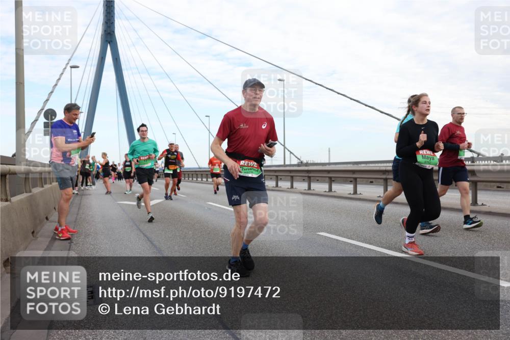 03.10.2025 - Köhlbrandbrückenlauf Lena Gebhardt http://msf.ph/oto/9197472 03.10.2025 15:31:25 Position 1 8978, 8762 meine-sportfotos.de