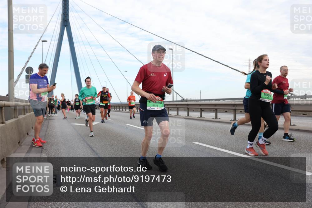 03.10.2025 - Köhlbrandbrückenlauf Lena Gebhardt http://msf.ph/oto/9197473 03.10.2025 15:31:25 Position 1 8978, 8762 meine-sportfotos.de