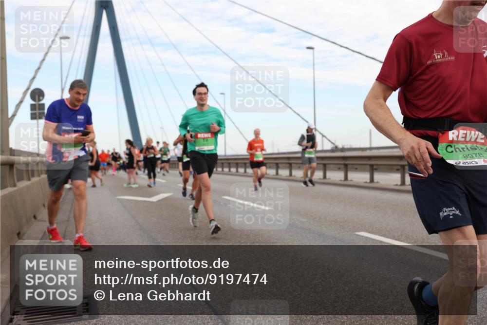 03.10.2025 - Köhlbrandbrückenlauf Lena Gebhardt http://msf.ph/oto/9197474 03.10.2025 15:31:26 Position 1 8978 meine-sportfotos.de