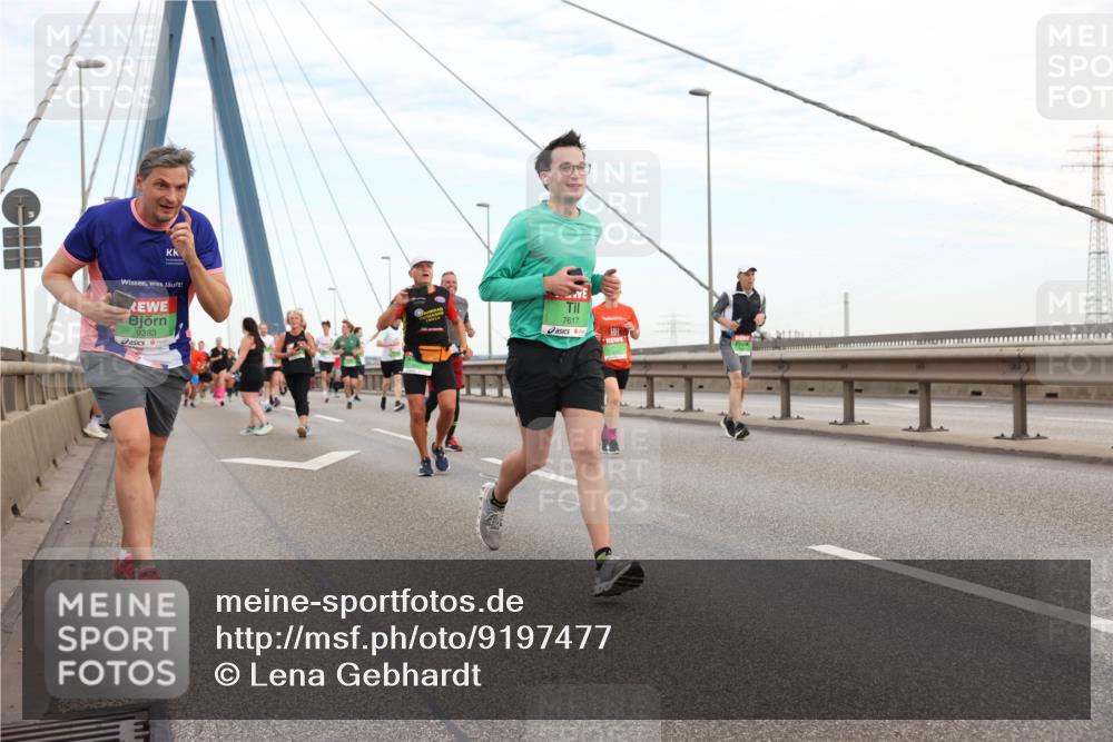 03.10.2025 - Köhlbrandbrückenlauf Lena Gebhardt http://msf.ph/oto/9197477 03.10.2025 15:31:26 Position 1 9383, 7617 meine-sportfotos.de