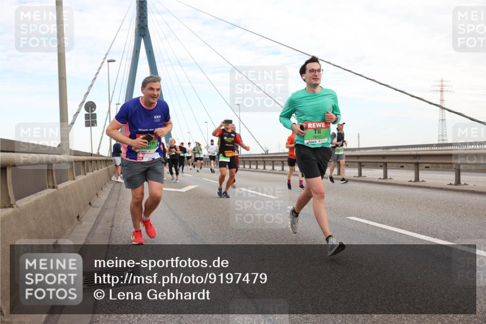 03.10.2025 - Köhlbrandbrückenlauf Lena Gebhardt http://msf.ph/oto/9197479 03.10.2025 15:31:27 Position 1 7617 meine-sportfotos.de