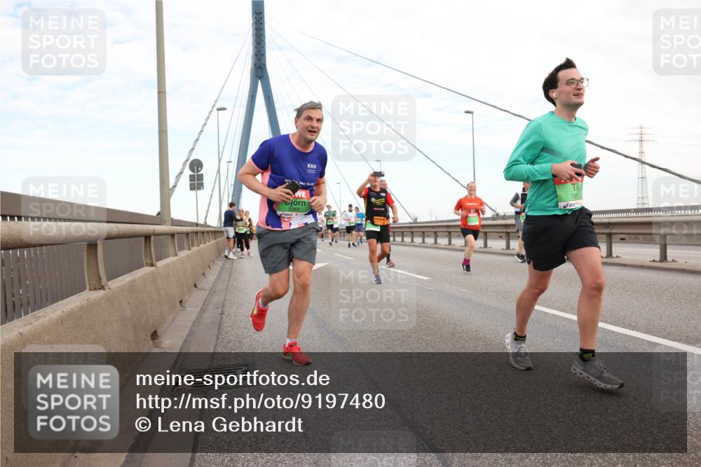 03.10.2025 - Köhlbrandbrückenlauf Lena Gebhardt http://msf.ph/oto/9197480 03.10.2025 15:31:27 Position 1  meine-sportfotos.de