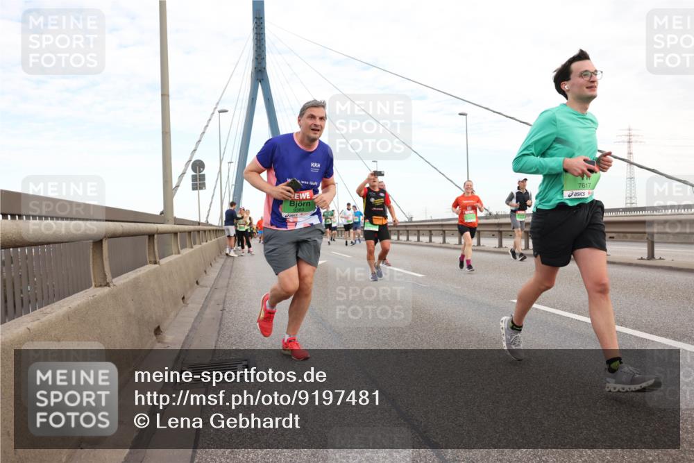 03.10.2025 - Köhlbrandbrückenlauf Lena Gebhardt http://msf.ph/oto/9197481 03.10.2025 15:31:27 Position 1  meine-sportfotos.de