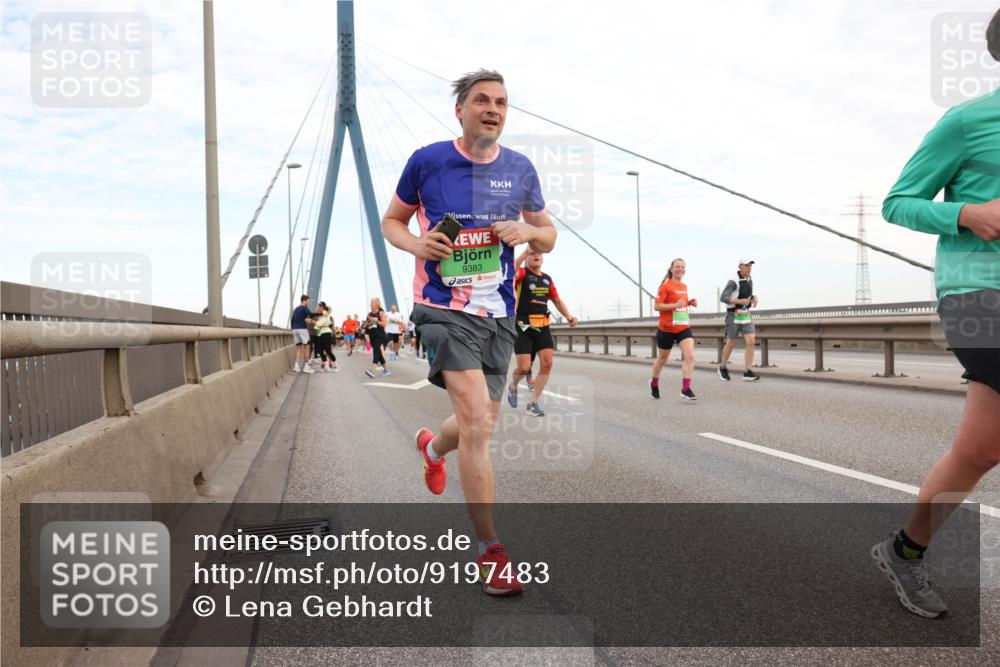03.10.2025 - Köhlbrandbrückenlauf Lena Gebhardt http://msf.ph/oto/9197483 03.10.2025 15:31:27 Position 1 9383 meine-sportfotos.de