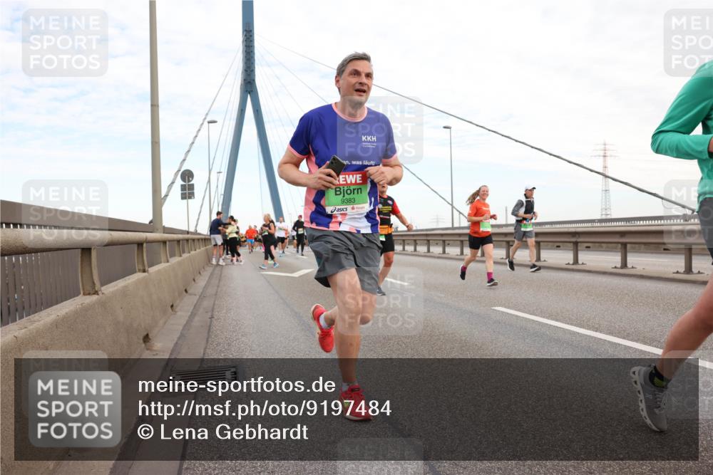03.10.2025 - Köhlbrandbrückenlauf Lena Gebhardt http://msf.ph/oto/9197484 03.10.2025 15:31:27 Position 1 9383 meine-sportfotos.de