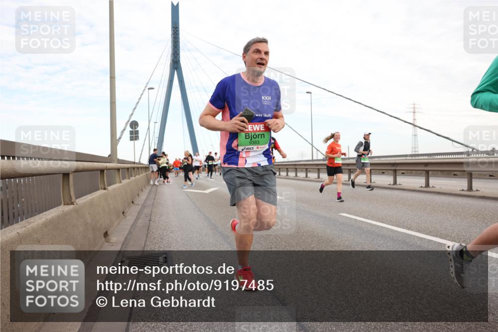 03.10.2025 - Köhlbrandbrückenlauf Lena Gebhardt http://msf.ph/oto/9197485 03.10.2025 15:31:27 Position 1 9383 meine-sportfotos.de