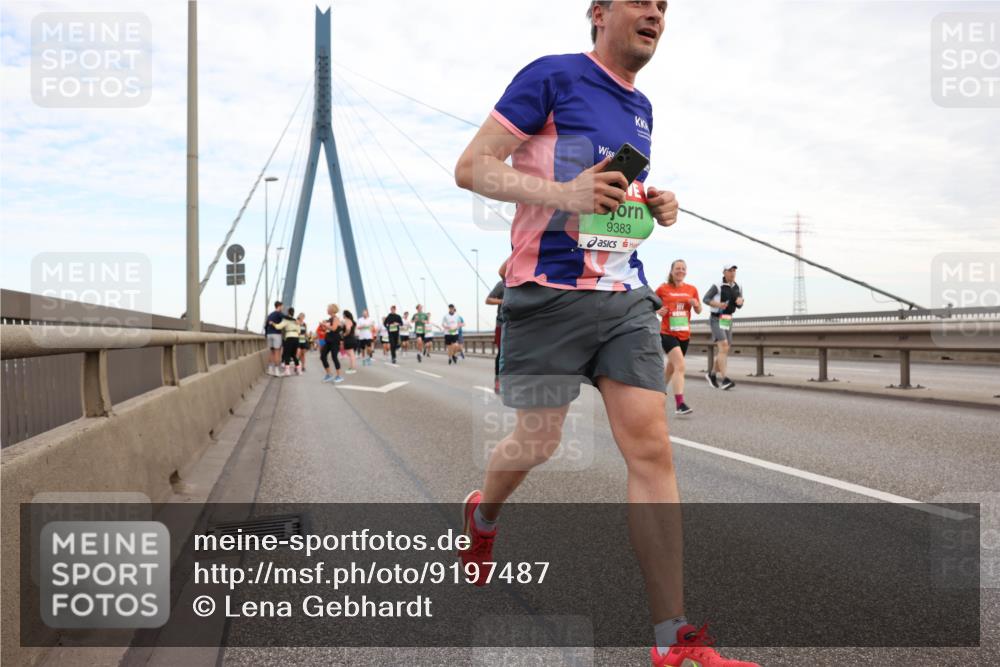 03.10.2025 - Köhlbrandbrückenlauf Lena Gebhardt http://msf.ph/oto/9197487 03.10.2025 15:31:28 Position 1 9383 meine-sportfotos.de