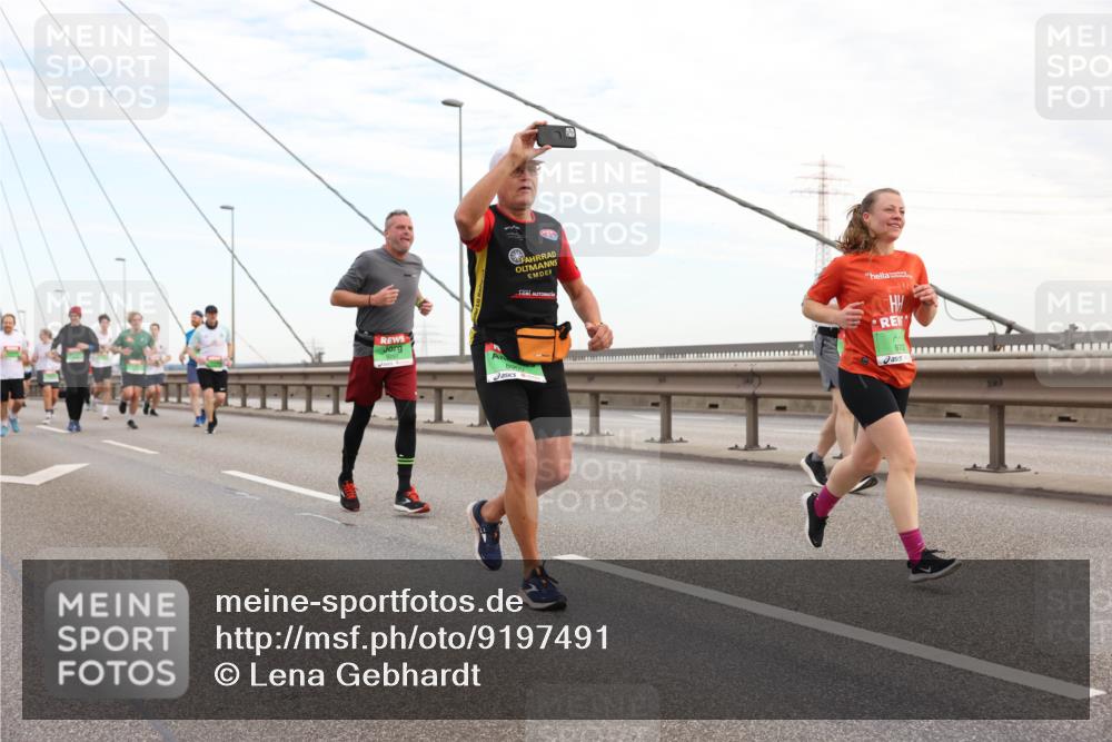 03.10.2025 - Köhlbrandbrückenlauf Lena Gebhardt http://msf.ph/oto/9197491 03.10.2025 15:31:28 Position 1 8900, 972 meine-sportfotos.de