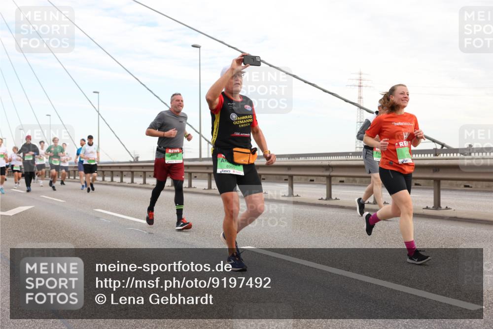03.10.2025 - Köhlbrandbrückenlauf Lena Gebhardt http://msf.ph/oto/9197492 03.10.2025 15:31:28 Position 1 8960 meine-sportfotos.de