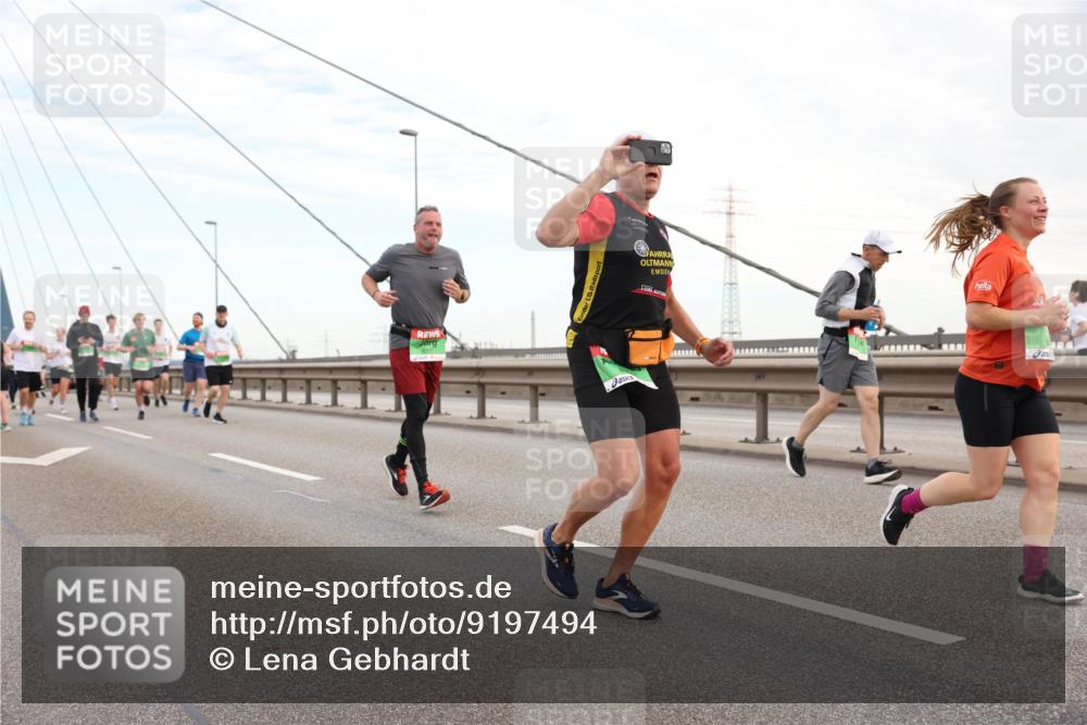 03.10.2025 - Köhlbrandbrückenlauf Lena Gebhardt http://msf.ph/oto/9197494 03.10.2025 15:31:29 Position 1 111 meine-sportfotos.de
