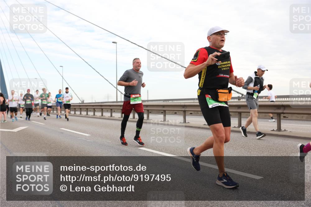 03.10.2025 - Köhlbrandbrückenlauf Lena Gebhardt http://msf.ph/oto/9197495 03.10.2025 15:31:29 Position 1  meine-sportfotos.de