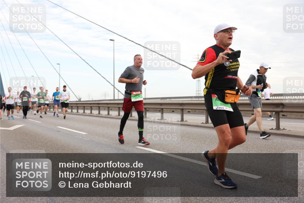 03.10.2025 - Köhlbrandbrückenlauf Lena Gebhardt http://msf.ph/oto/9197496 03.10.2025 15:31:29 Position 1 8960 meine-sportfotos.de