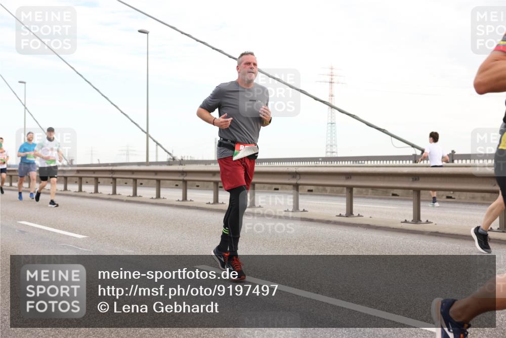 03.10.2025 - Köhlbrandbrückenlauf Lena Gebhardt http://msf.ph/oto/9197497 03.10.2025 15:31:29 Position 1  meine-sportfotos.de