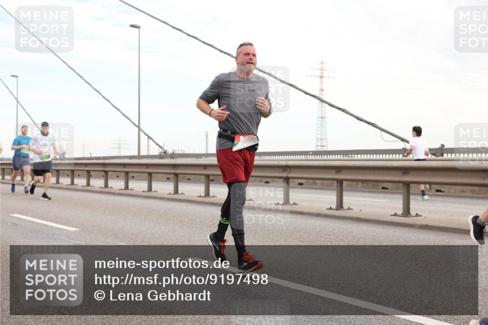 03.10.2025 - Köhlbrandbrückenlauf Lena Gebhardt http://msf.ph/oto/9197498 03.10.2025 15:31:29 Position 1  meine-sportfotos.de