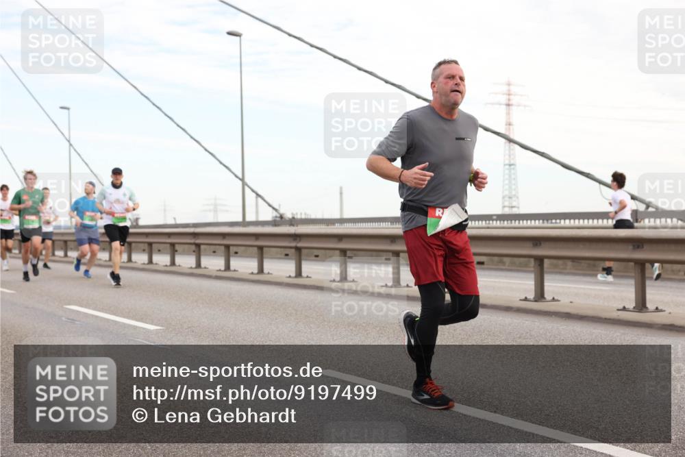 03.10.2025 - Köhlbrandbrückenlauf Lena Gebhardt http://msf.ph/oto/9197499 03.10.2025 15:31:30 Position 1  meine-sportfotos.de