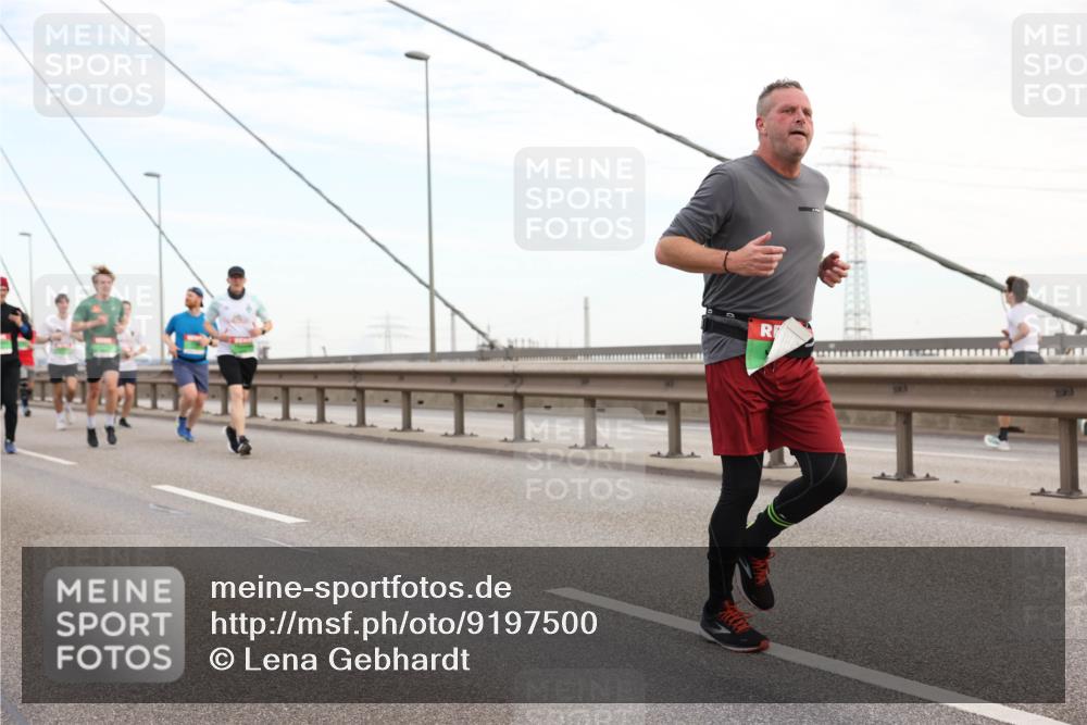 03.10.2025 - Köhlbrandbrückenlauf Lena Gebhardt http://msf.ph/oto/9197500 03.10.2025 15:31:30 Position 1  meine-sportfotos.de
