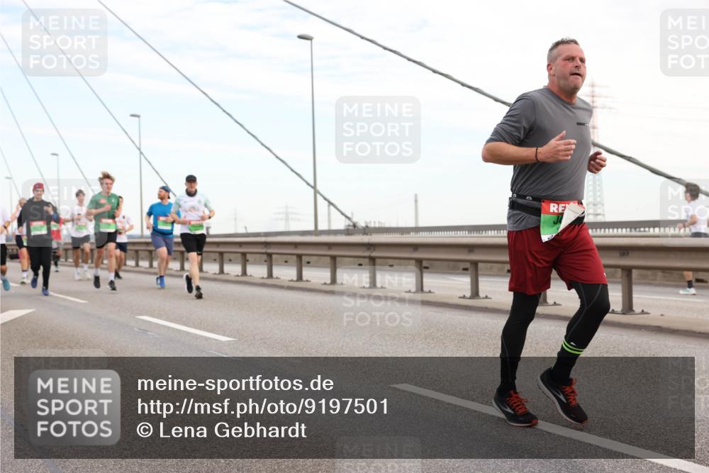 03.10.2025 - Köhlbrandbrückenlauf Lena Gebhardt http://msf.ph/oto/9197501 03.10.2025 15:31:30 Position 1  meine-sportfotos.de