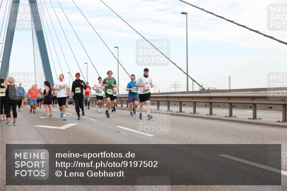 03.10.2025 - Köhlbrandbrückenlauf Lena Gebhardt http://msf.ph/oto/9197502 03.10.2025 15:31:30 Position 1  meine-sportfotos.de
