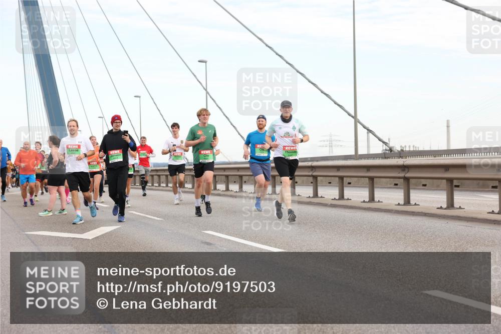 03.10.2025 - Köhlbrandbrückenlauf Lena Gebhardt http://msf.ph/oto/9197503 03.10.2025 15:31:30 Position 1 26 meine-sportfotos.de