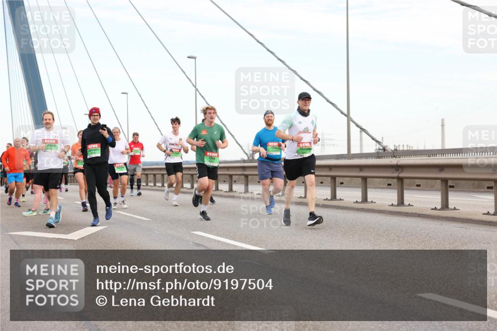 03.10.2025 - Köhlbrandbrückenlauf Lena Gebhardt http://msf.ph/oto/9197504 03.10.2025 15:31:31 Position 1  meine-sportfotos.de