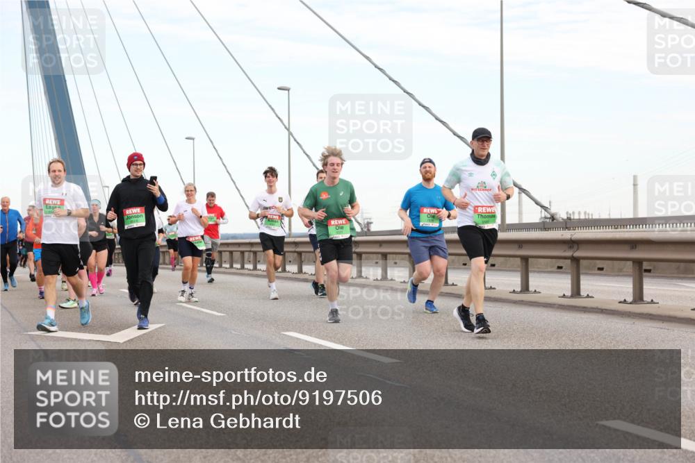 03.10.2025 - Köhlbrandbrückenlauf Lena Gebhardt http://msf.ph/oto/9197506 03.10.2025 15:31:31 Position 1 854, 8529 meine-sportfotos.de